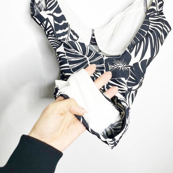 Miraclesuit Must Haves Escape one piece swimsuit black white palm leaf US 14 - Picture 8 of 8